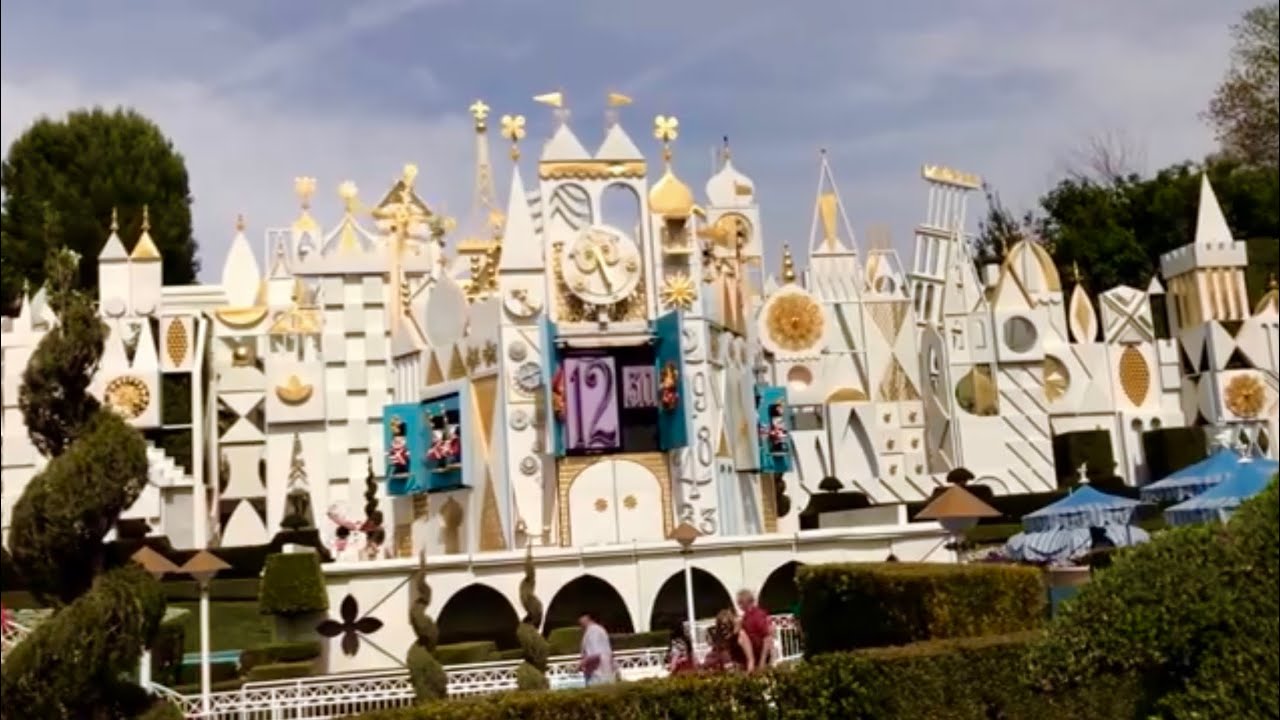 “it’s a small world” clock parade (with some Paris audio)