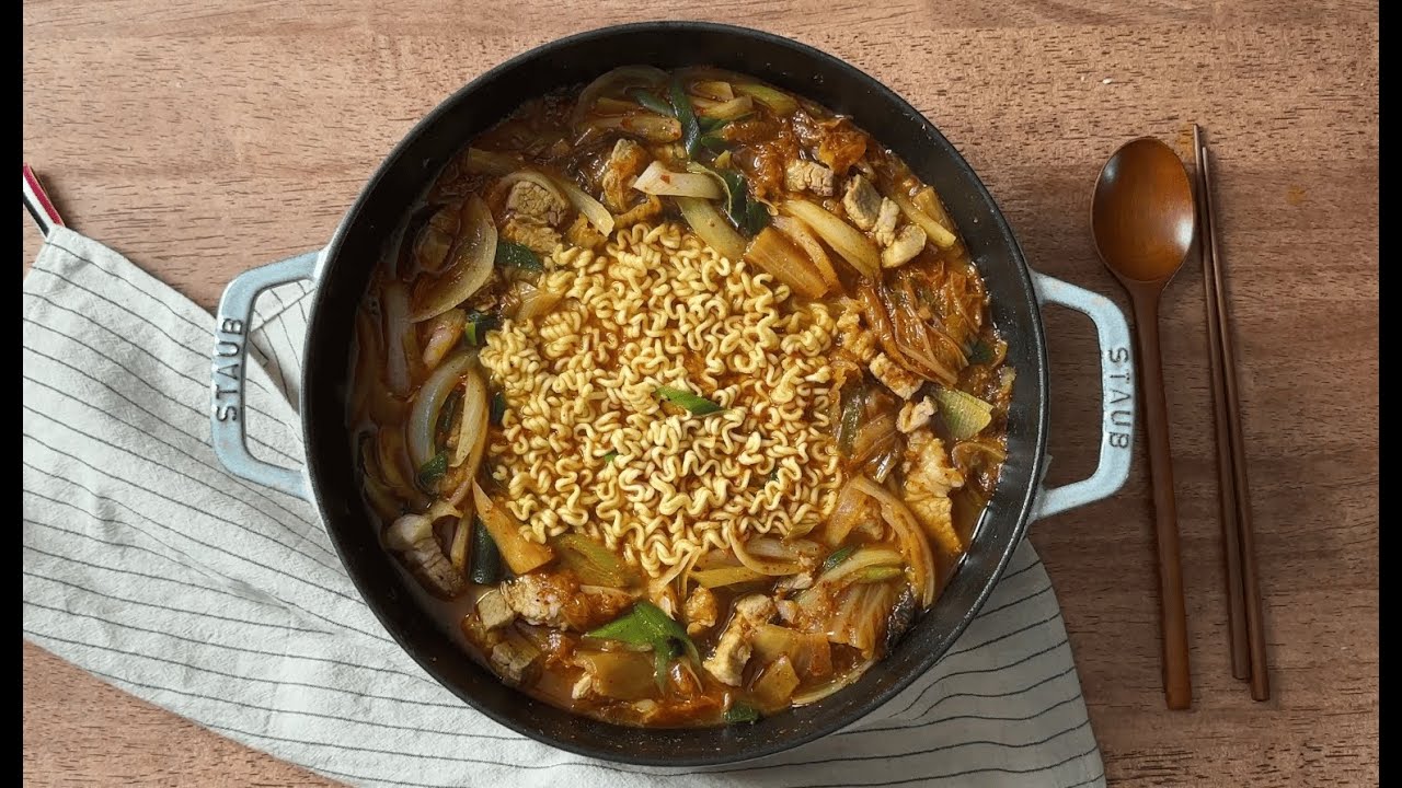 Korean Kimchi Stew, 김치찌개엔 라면사리!! 무조건 성공!!