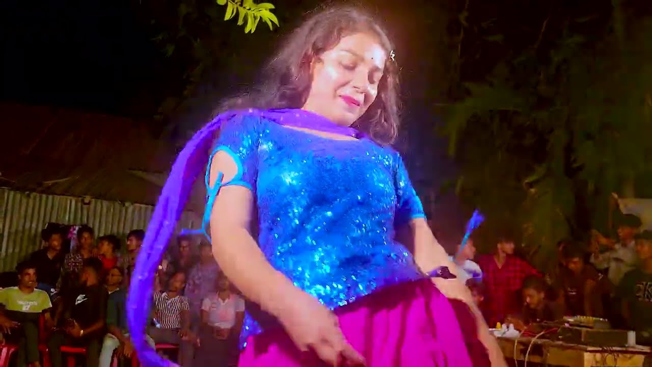 বিয়ে বাড়ির উরাধুরা নাচ | পরিমনি | Pori Moni Item Song | Bangla Wedding Dance Performance | Mahi