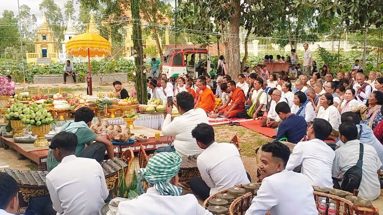 ពិណពាទ្យប្រគុំថ្វាយបារមីគ្រូធំ។