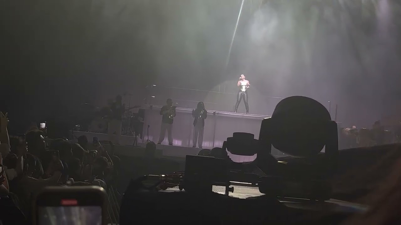 Vivir así es morir de amor - Nathy Peluso @ Live in Madrid El último calambre