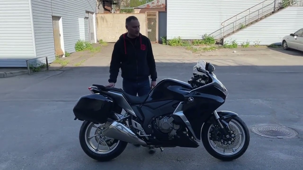 Осмотр мотоцикла Honda VFR1200FD с пробегом 5400 км