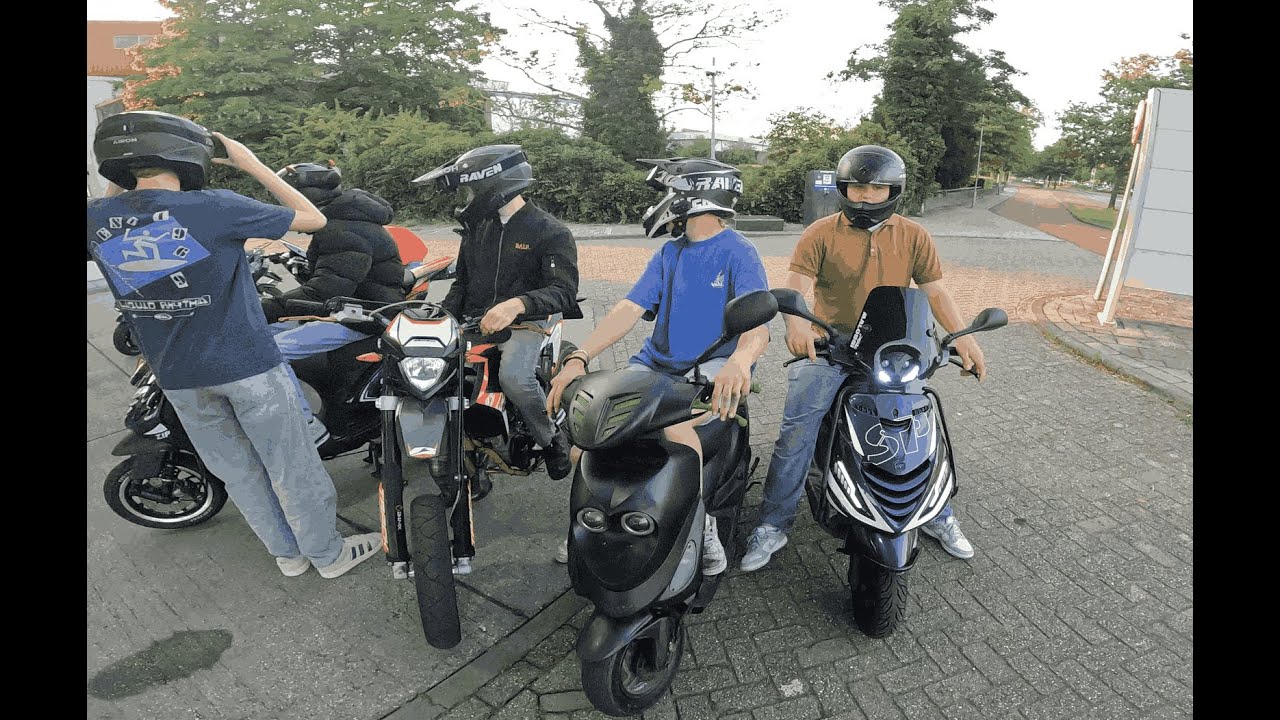 nieuwe beun brommer en rijden met groep