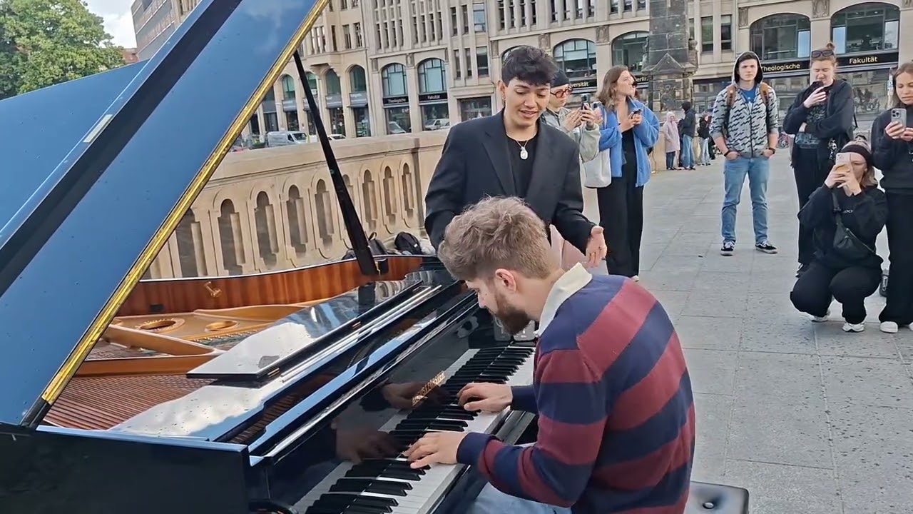 Wenn Musik Brücken baut: JJ singt Wasted Love mitten in Berlin 