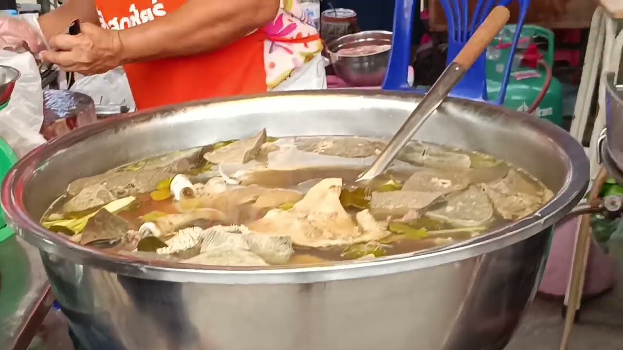 ตลาดอาหารหม้อใหญ่ๆ มีร่มเต็นท์เยอะ หน้าเซียร์ รังสิต มีอะไรบ้างไปดูกัน Thai market 