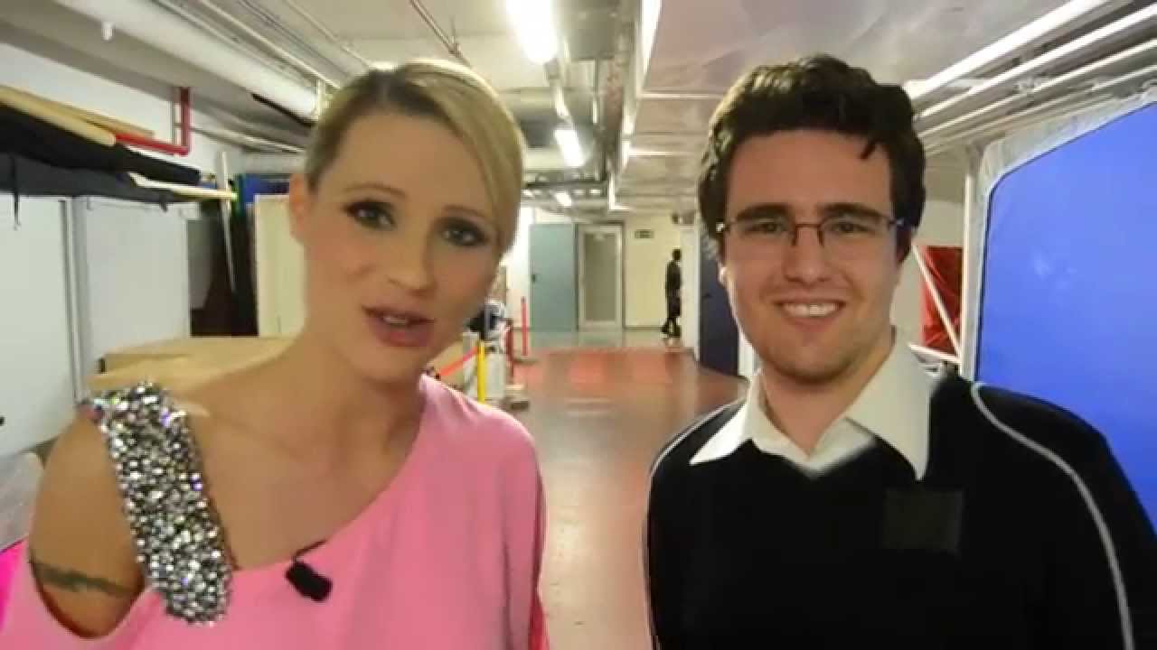 saluto di Michelle Hunziker ai fan da striscia!