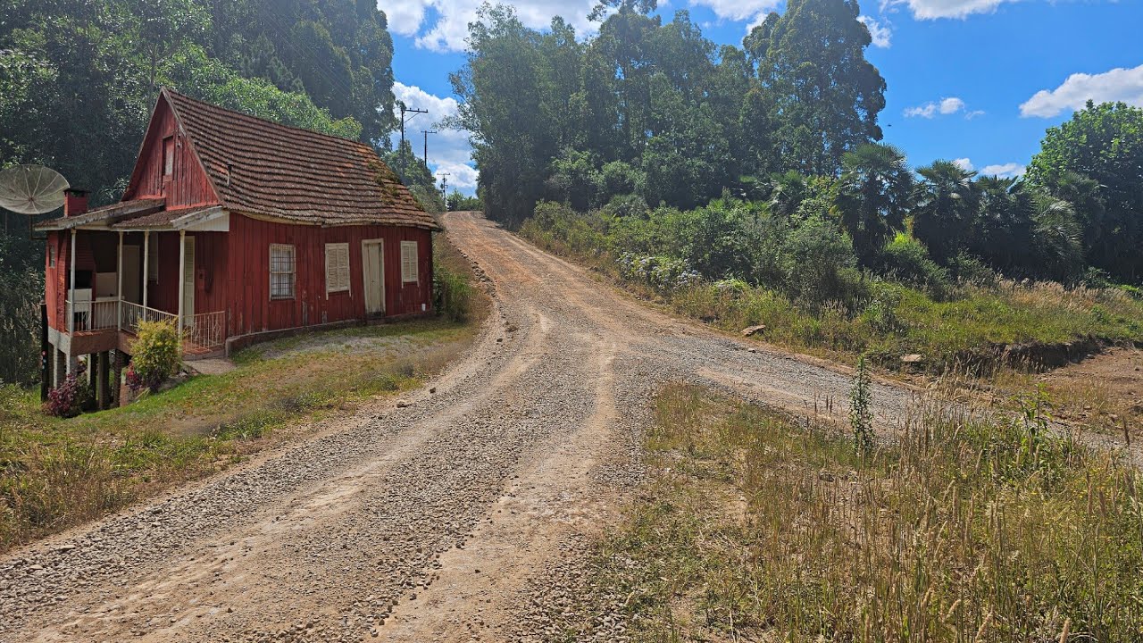 ESSAS  CASAS QUE DEIXARAM NO INTERIOR PROVAVELMENTE NINGUÉM VOLTA MAIS MORAR 