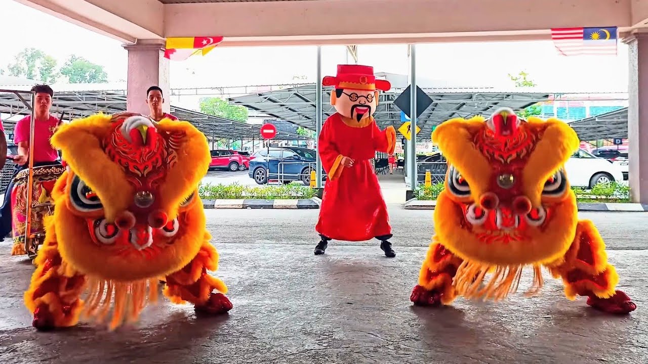 A vibrant lion dance parade arrived with the God of Prosperity, spreading luck & joy at marketplace