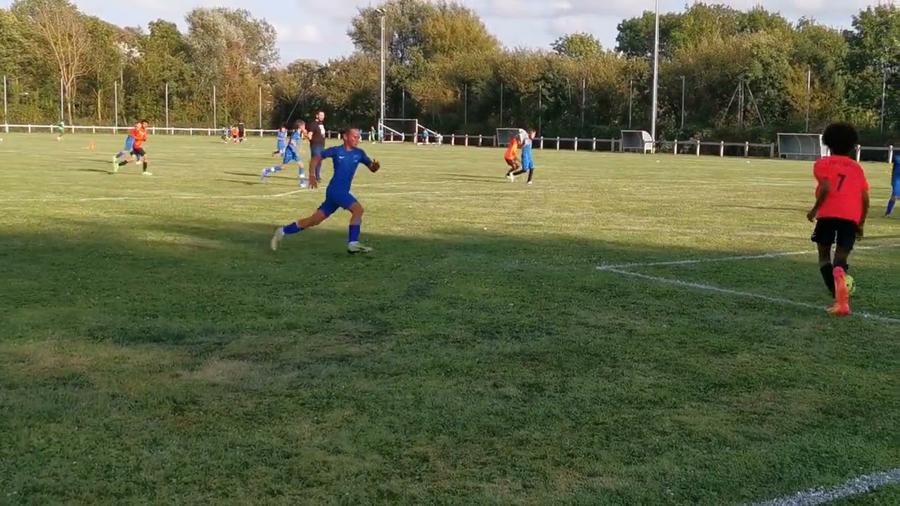 U12 1er match contre des U13, grosse victoire 13 ou 15 à 0