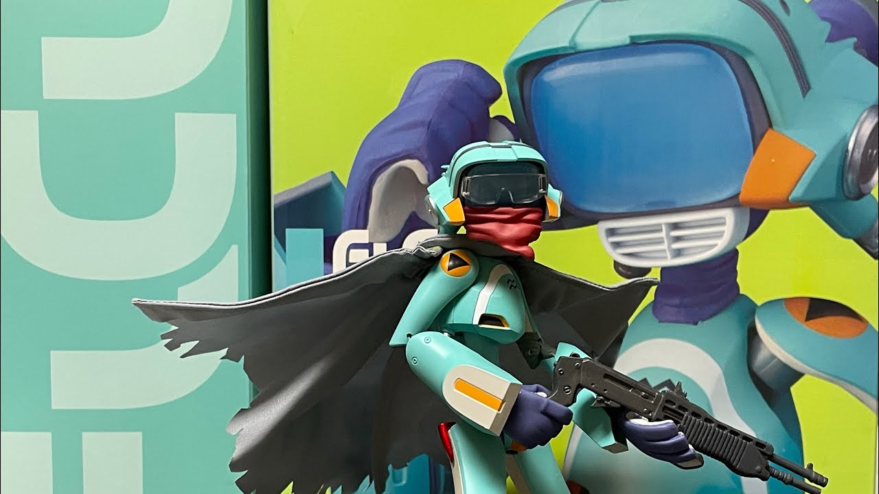 Unboxing the new Canti (FLCL) figure Blue Version by Sentinel