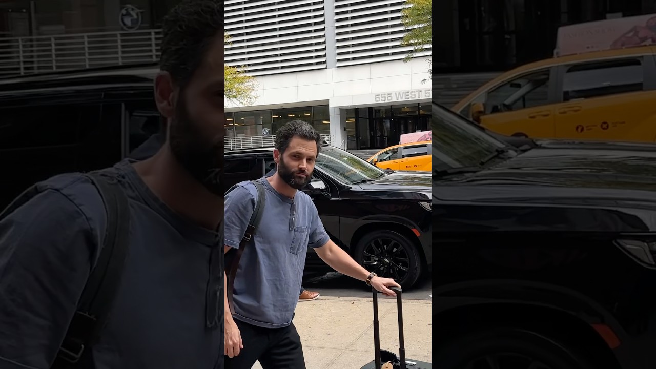Пенн Бэджли, как и ты, толкает свой багаж! #pennbadgley #мужскойстиль #ты #gg #joegoldberg