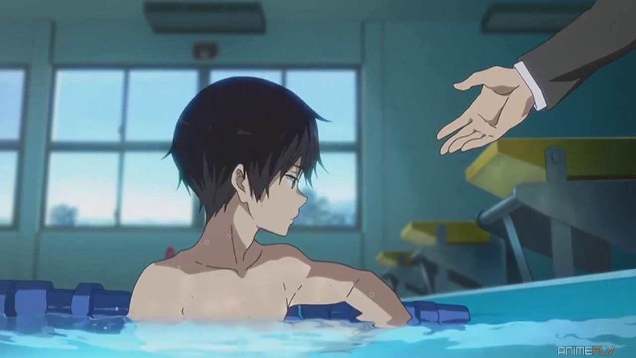 Makoto saca a Haru del agua - MakoHaru