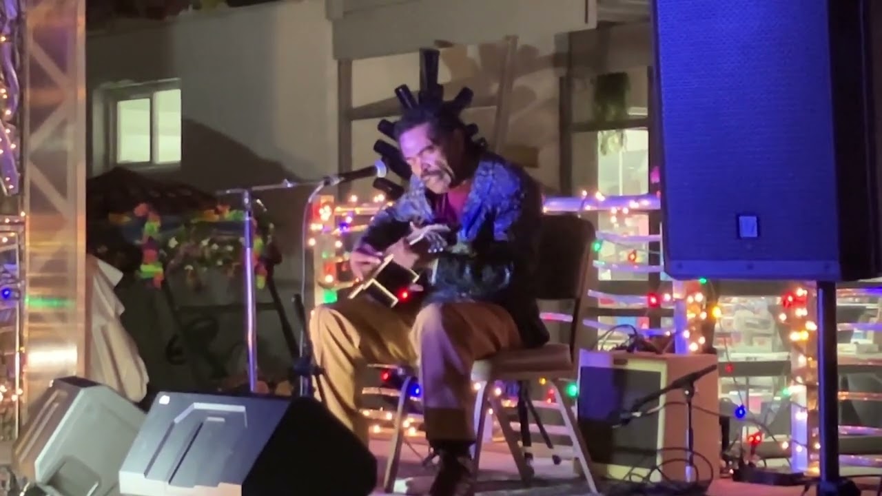 Blues legend Bobby Rush plays guitar and sings the blues for us in Safety Harbor, FL on Jan 19, 2023