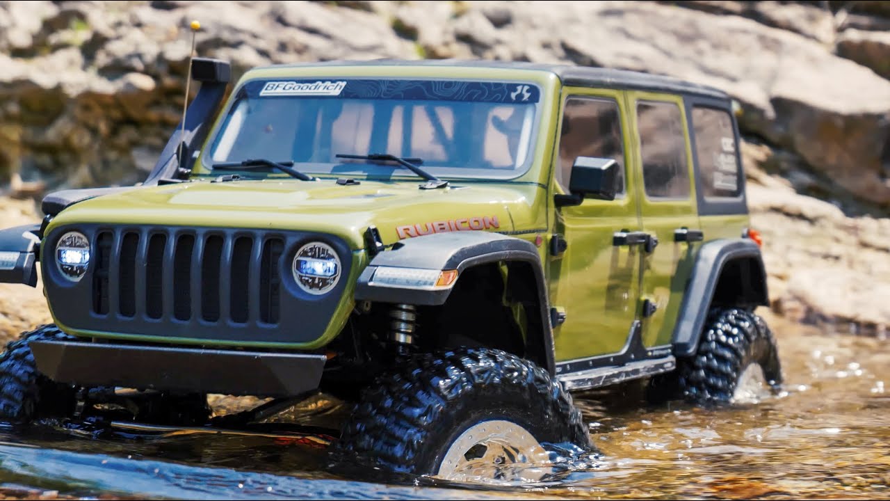 AXIAL SCX6 1/6 SCALE JEEP JLU Wrangler Rubicon RC CAR Rock Crawling / Wading in valley run