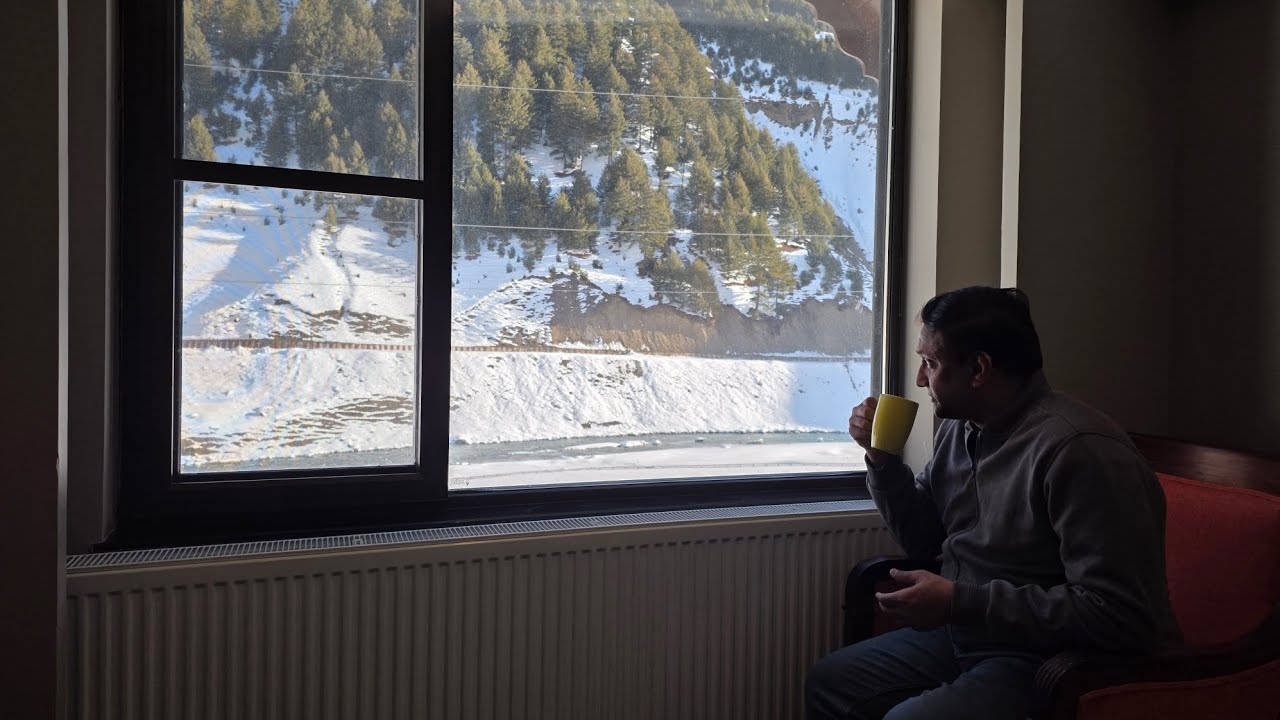 Thajiwas Glacier. It’s like living inside a postcard. ✨ Lemon Tree Sonamarg