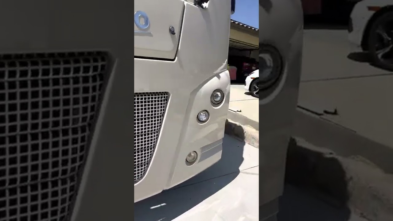 Leveling and Putting out the Slide of our Winnebago Vista￼ RV