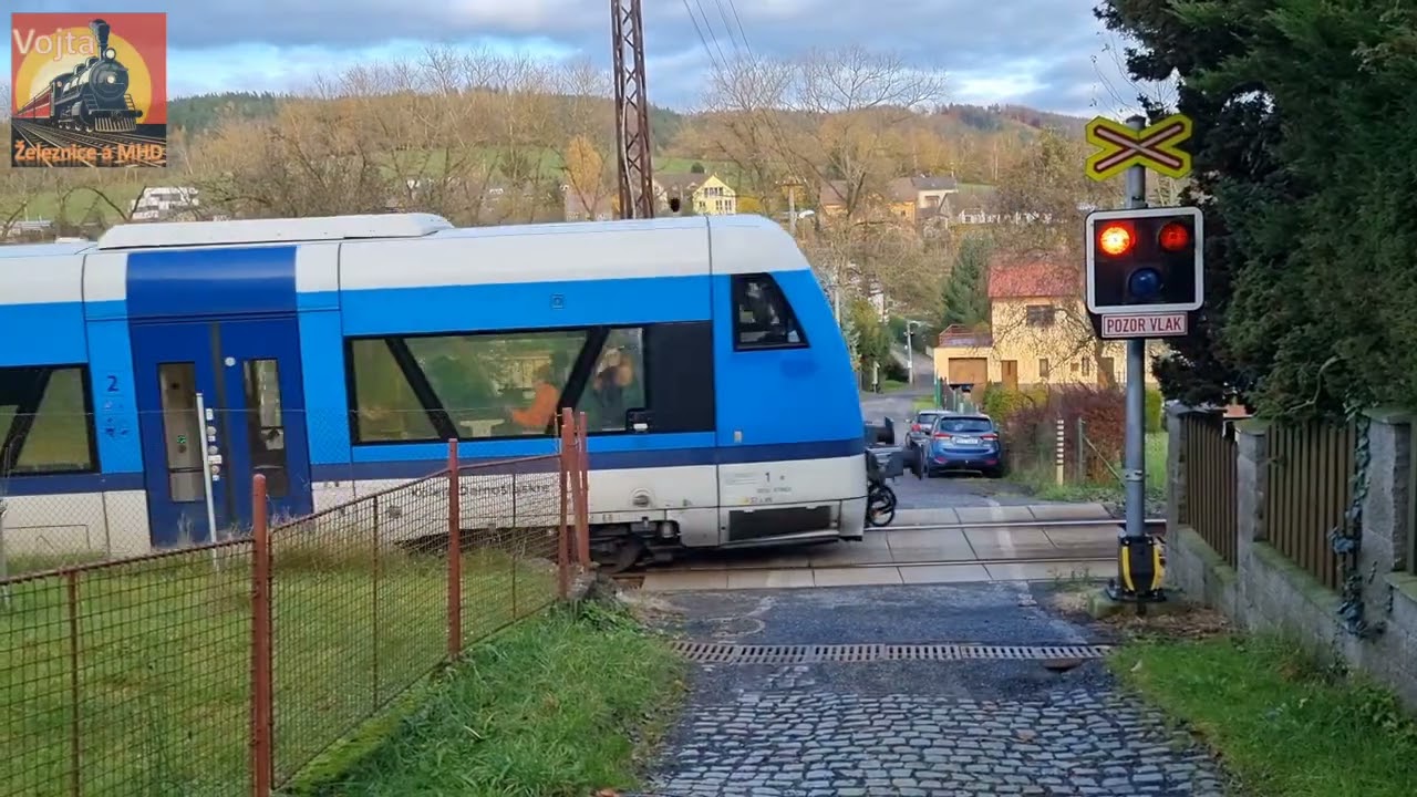 P5508, Železniční přejezd v ul. Prosečská, vlak Os 2633 Tanvald - Liberec, 29.10.2025