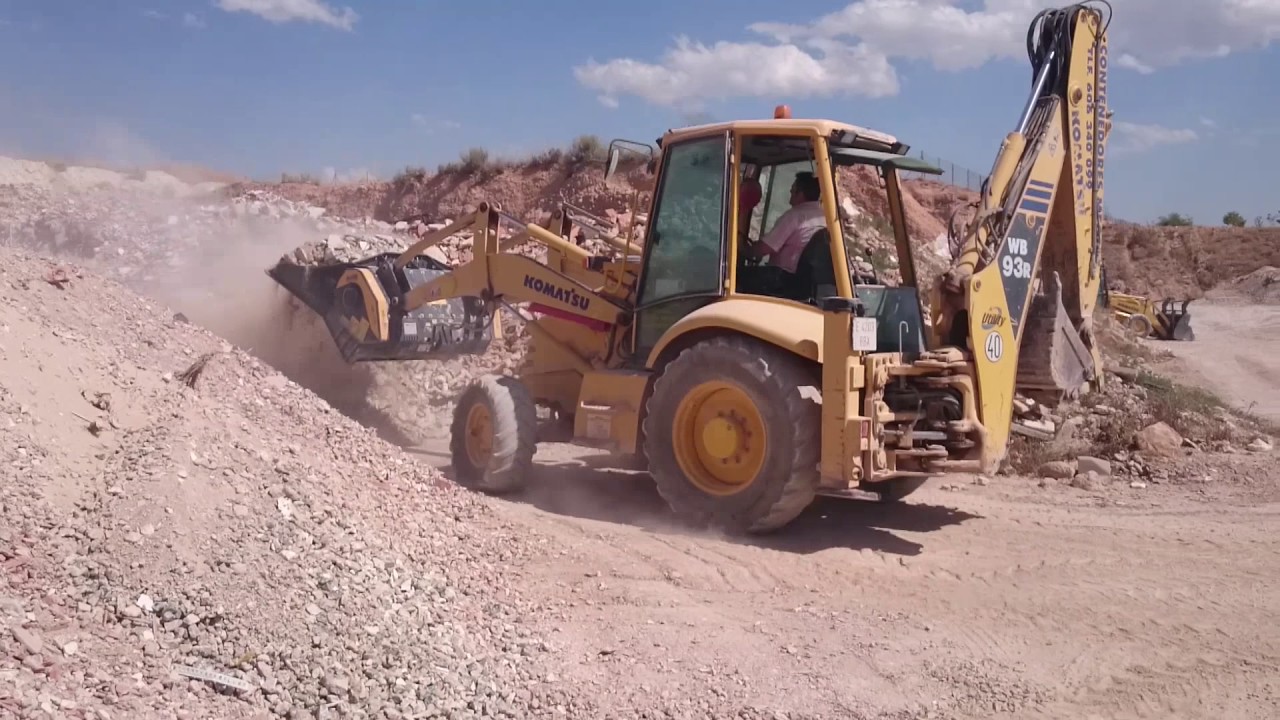 Machacando en Espa&ntilde;a con una trituradora de piedra MB-L200