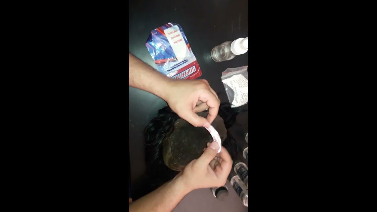 الطريقة الصحيحة لتنظيف الباروكة او القطعة من بقايا اللاصق بمزيل اللاصق الاصلي