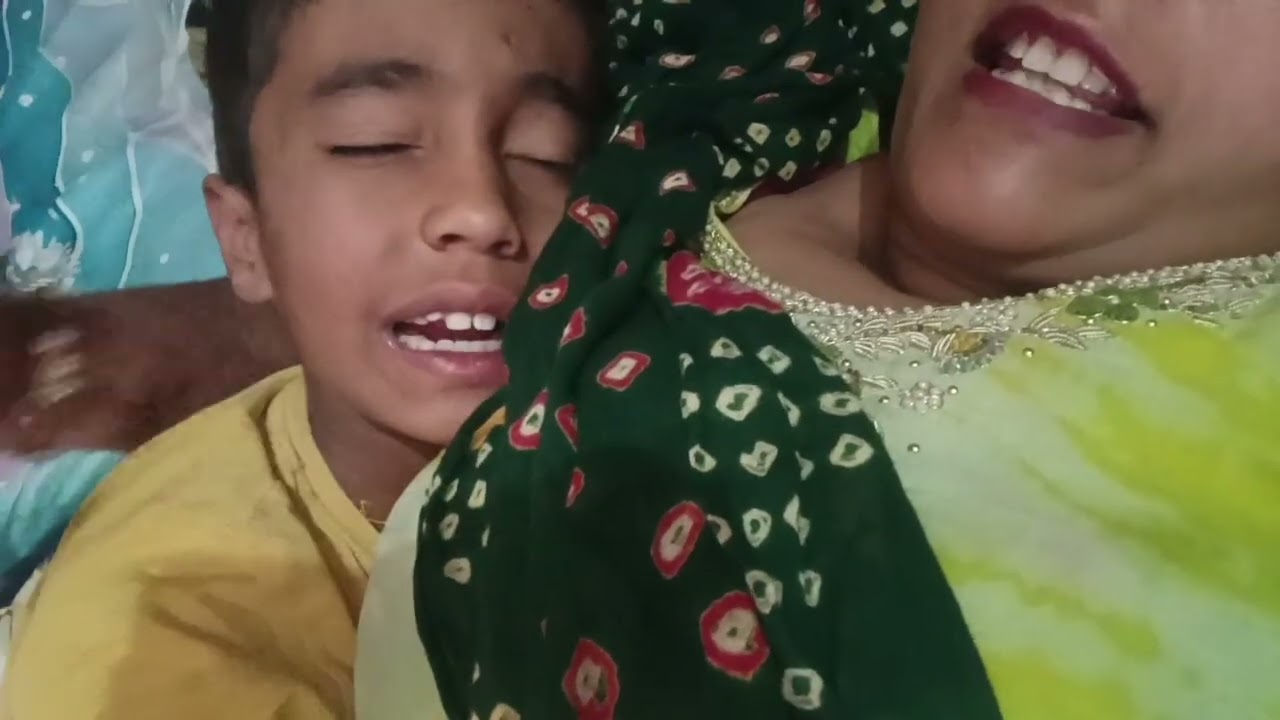 घर के छोटे मोटे कमकरते हुए
