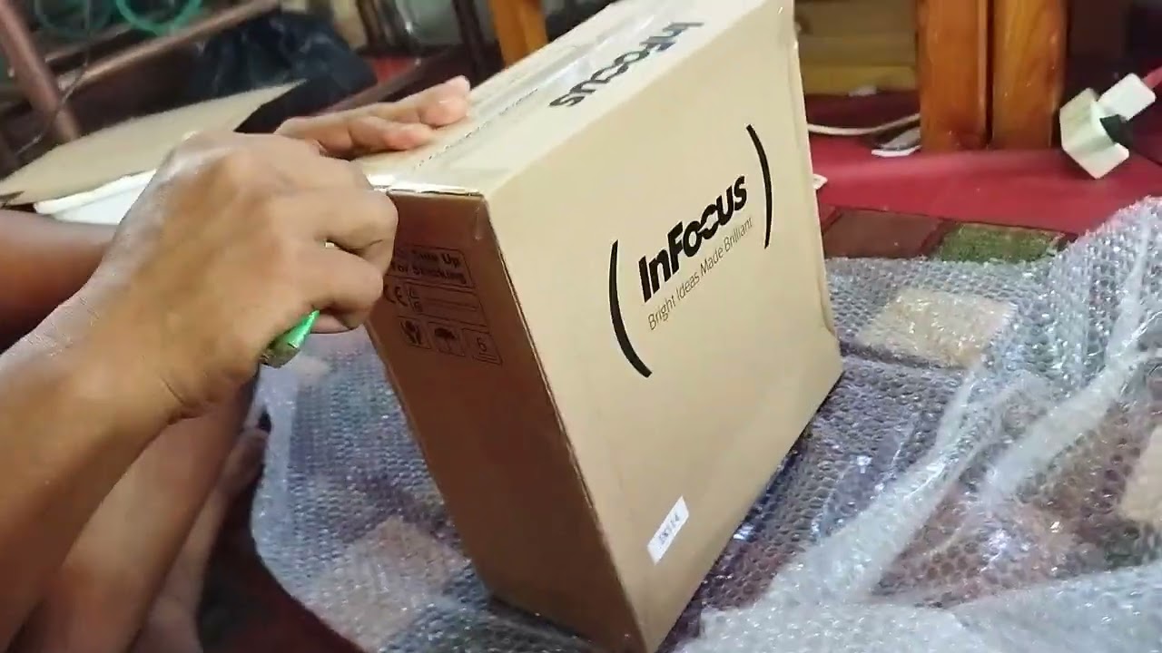 unboxing projektor infocus in 114