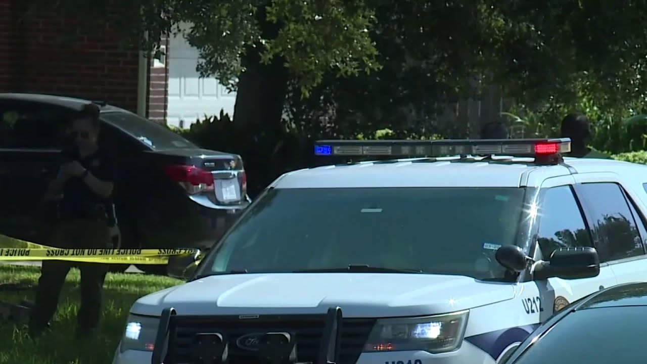 Pearland teen arrested after father found stabbed to death