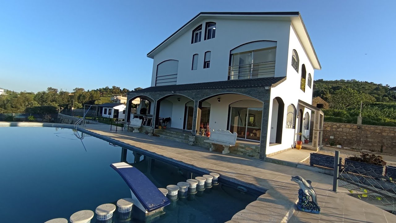 فيلا كتحمق 🏡 فالطبيعة الخلابة 🌲مساحة 3000مترفيها مسبح كبير 🏊وغرسة غزالة بزاف 0703640826ملوسة طنجة 🥰