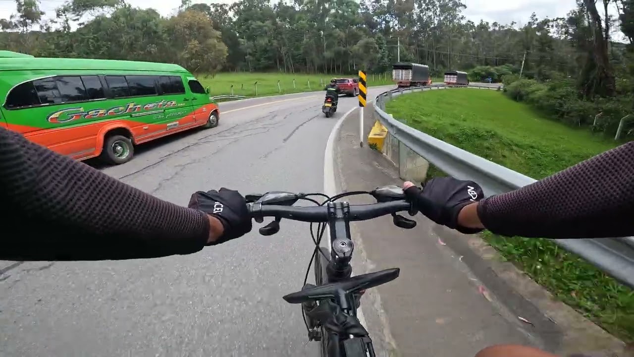Descenso Alto Del Salitre (Guasquita). Cundinamarca, Colombia