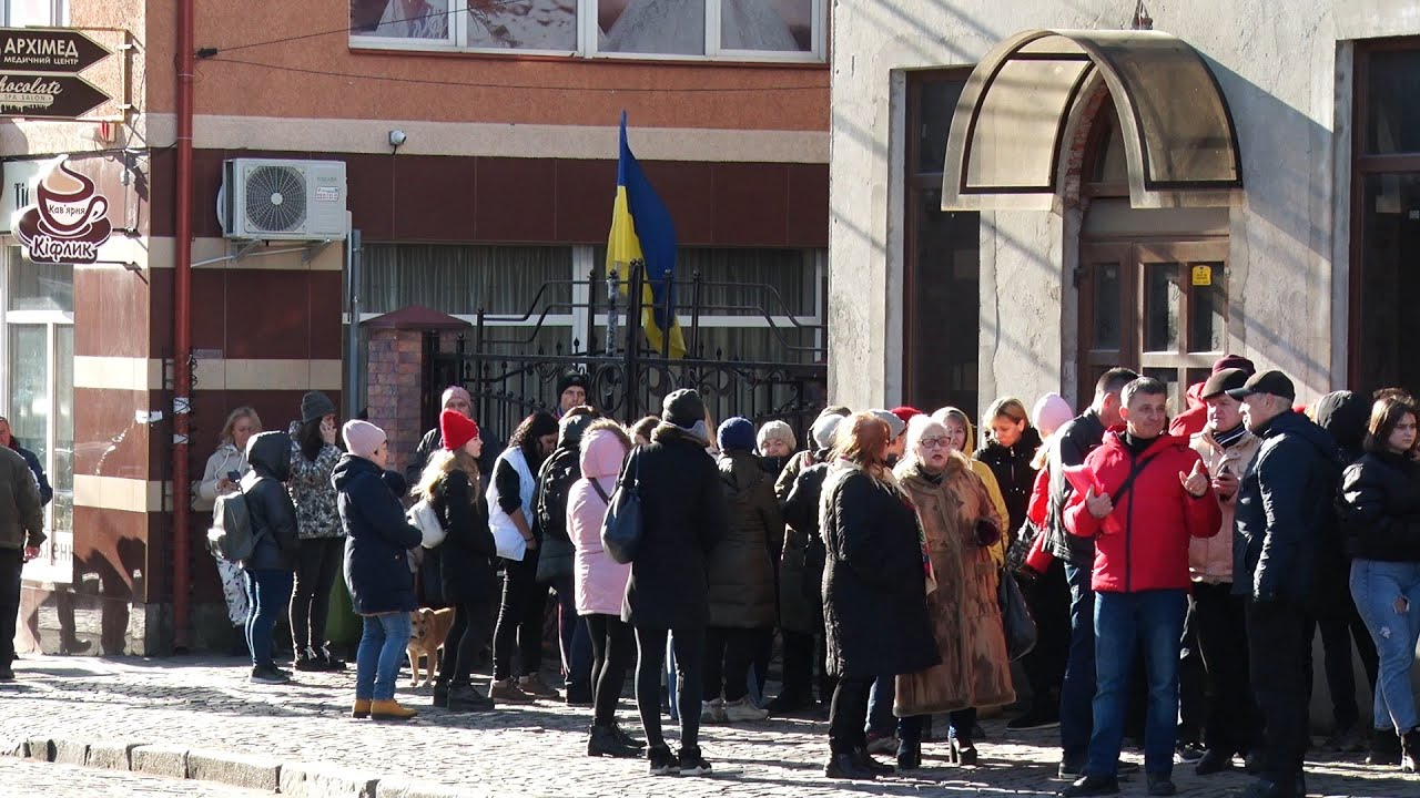 Рейдерське захоплення?: у Мукачеві волонтерів 