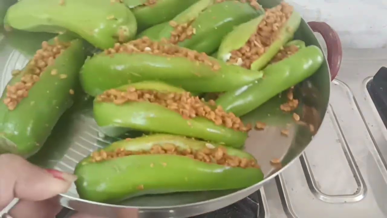 दाना मेथी चटपटी भरवा मिर्च