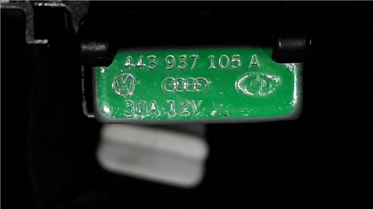 Golf MK4 - Mal funcionamento da luz de teto (não foi desta vez).