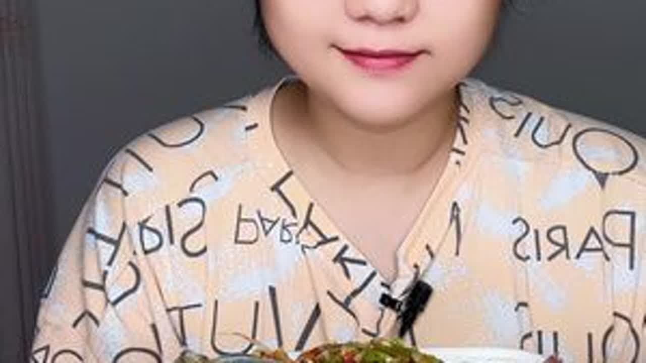 贡菜夹馅大虾料足，虾大，想吃找我煮页微哈