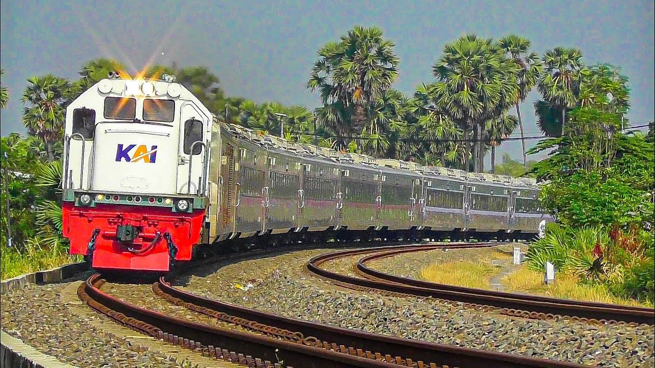 KA Gumarang New Generation Semakin Gagah !! Nonton Kereta Api Pagi Ngebut di Hendrosalam Gresik.