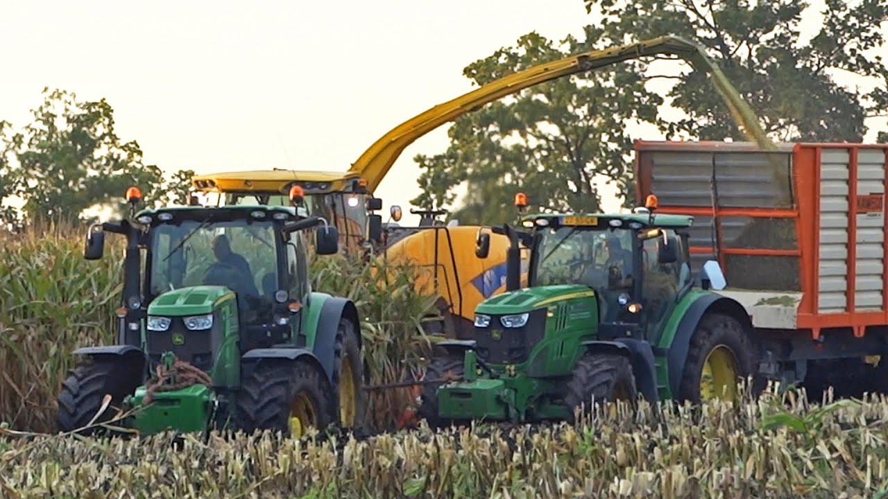 Mais Silage In The Mud | New Holland + John Deere | Hofmeijer