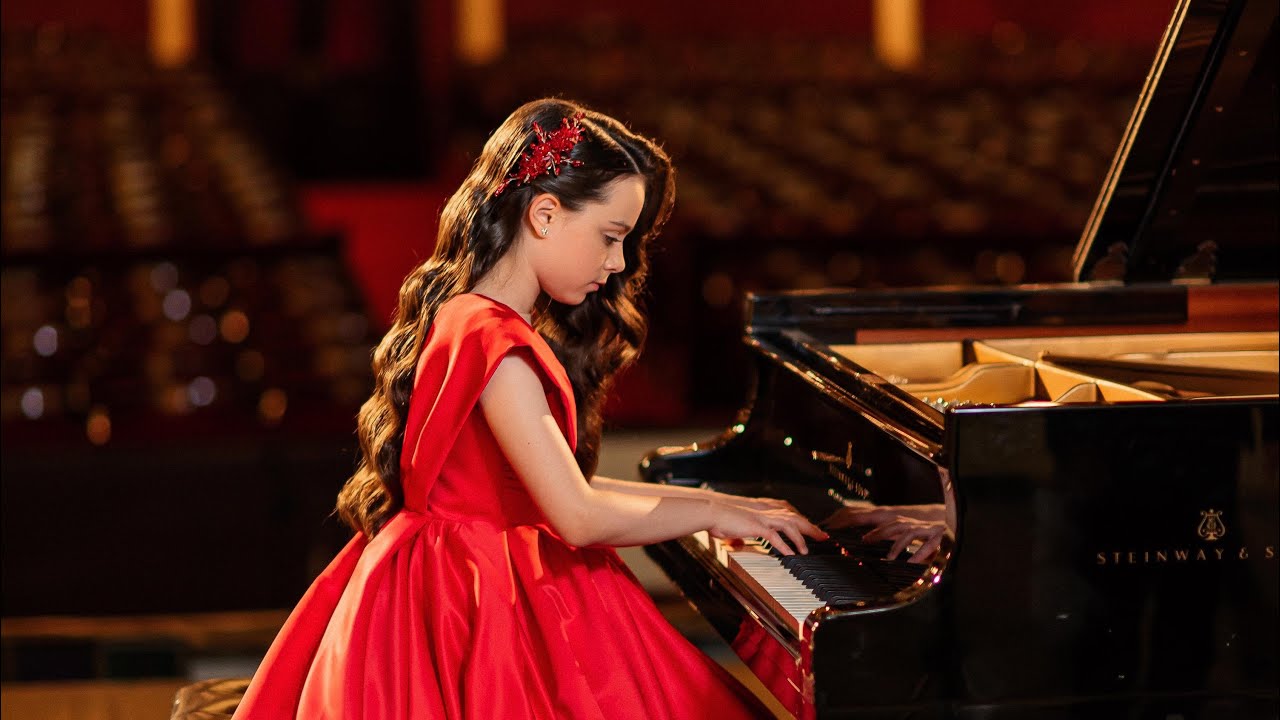 Poulenc - Improvisation No.15 in C-moll performed by Avdyugina Eva 11 years old
