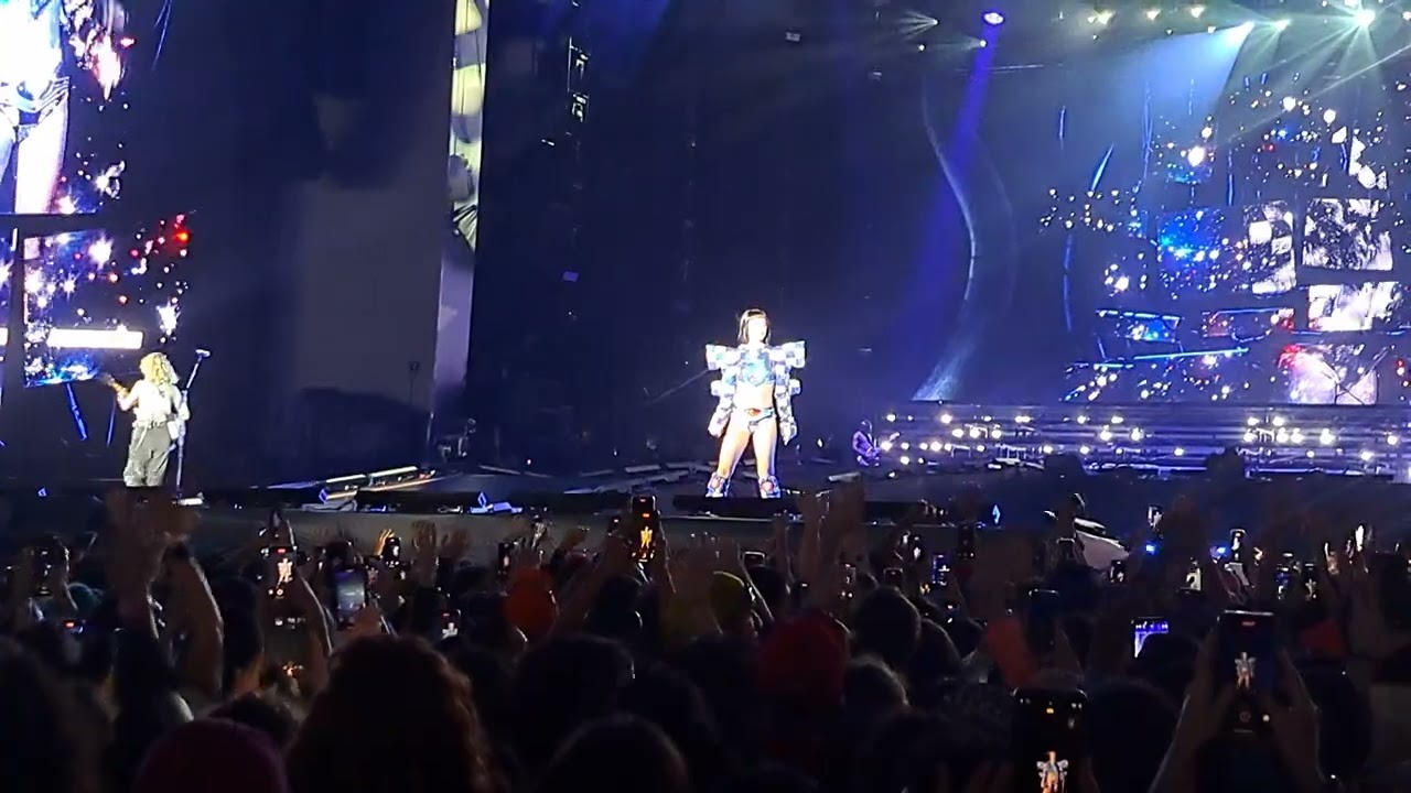 All The Love - Katy Perry no The Town 2025
