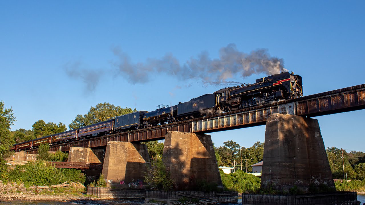 Iowa Interstate and Crandic trains in Iowa City, Fall 2021 *feat 6988*