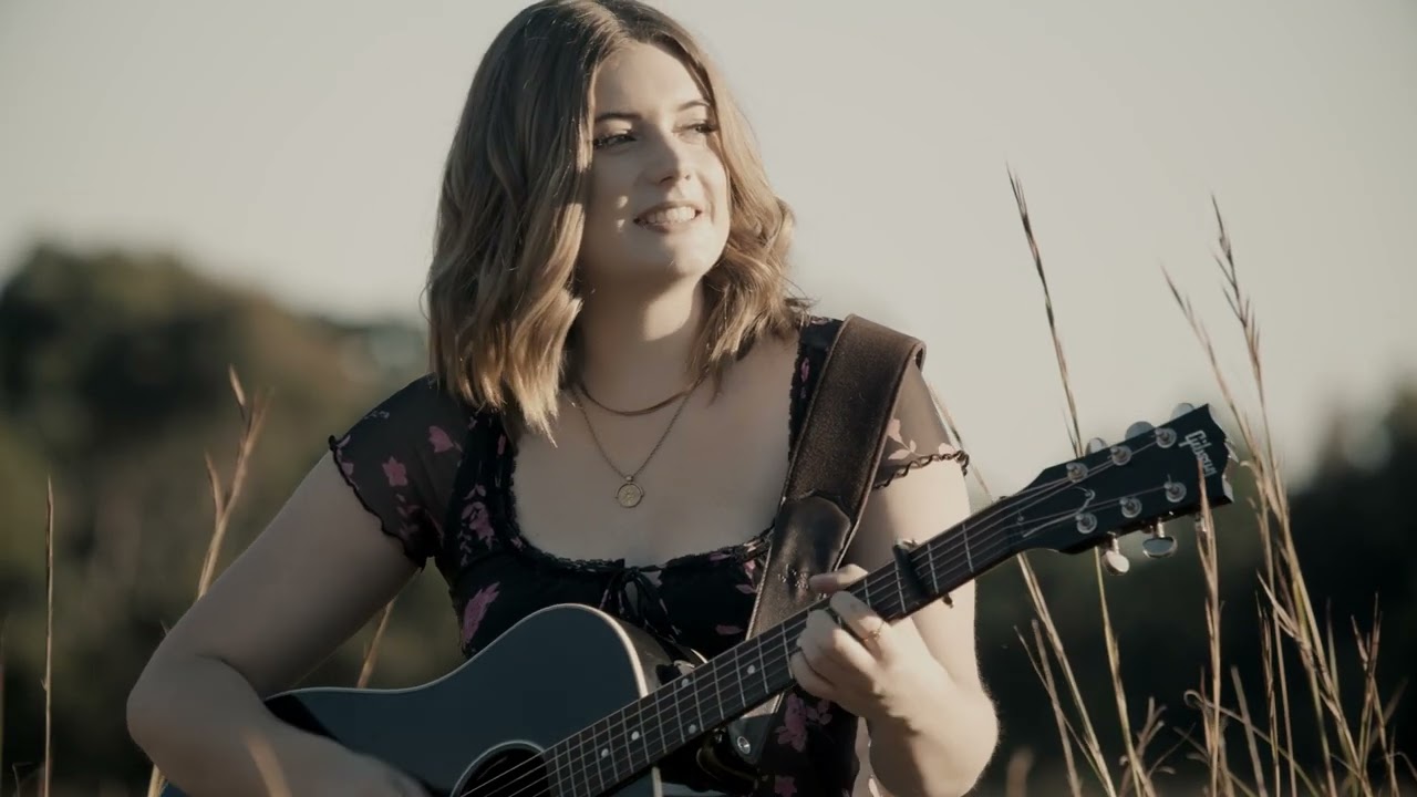 Lucy Parle - Best Of Me (Official Music Video)