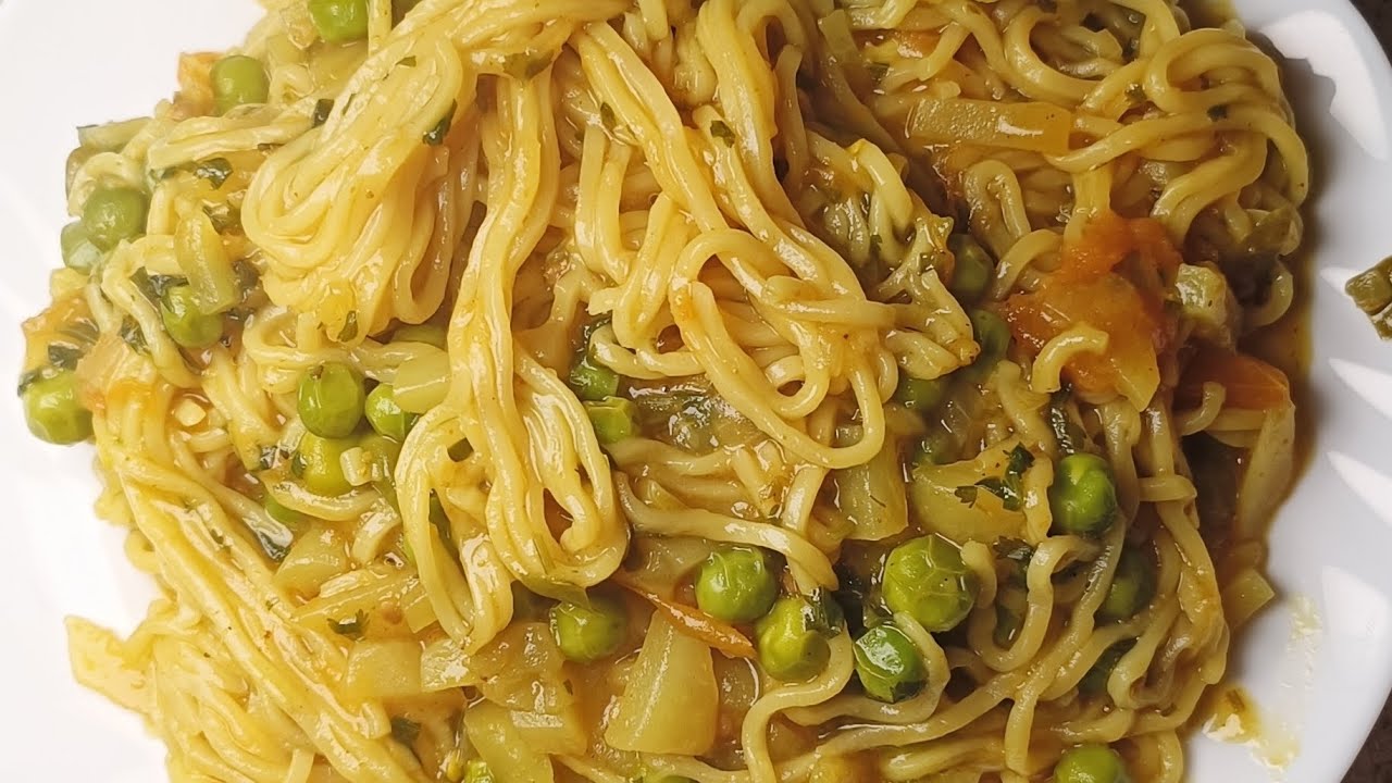 जब कोई साथ न हो ....  तब ये मैगी की प्लेट होती है  | MAGGI Recipe | Winter Special Maggi 