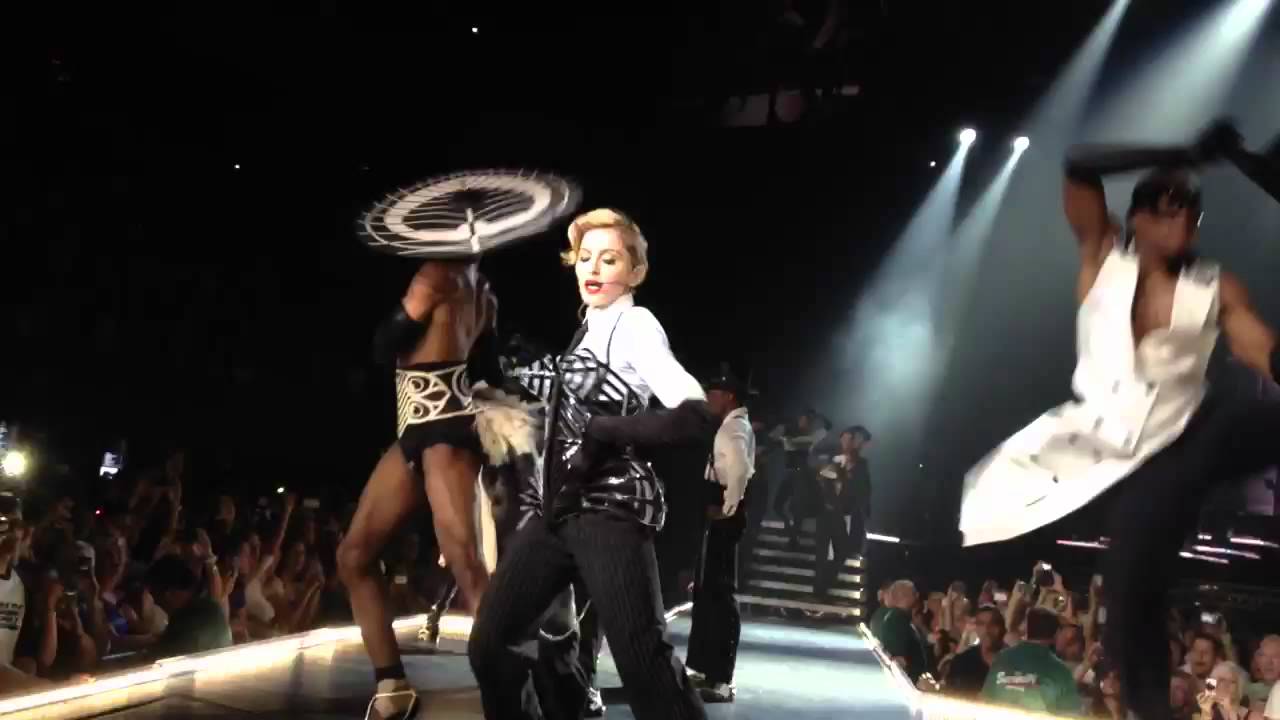 Madonna - Vogue (Live MDNA Tour Amsterdam 07-07-2012)
