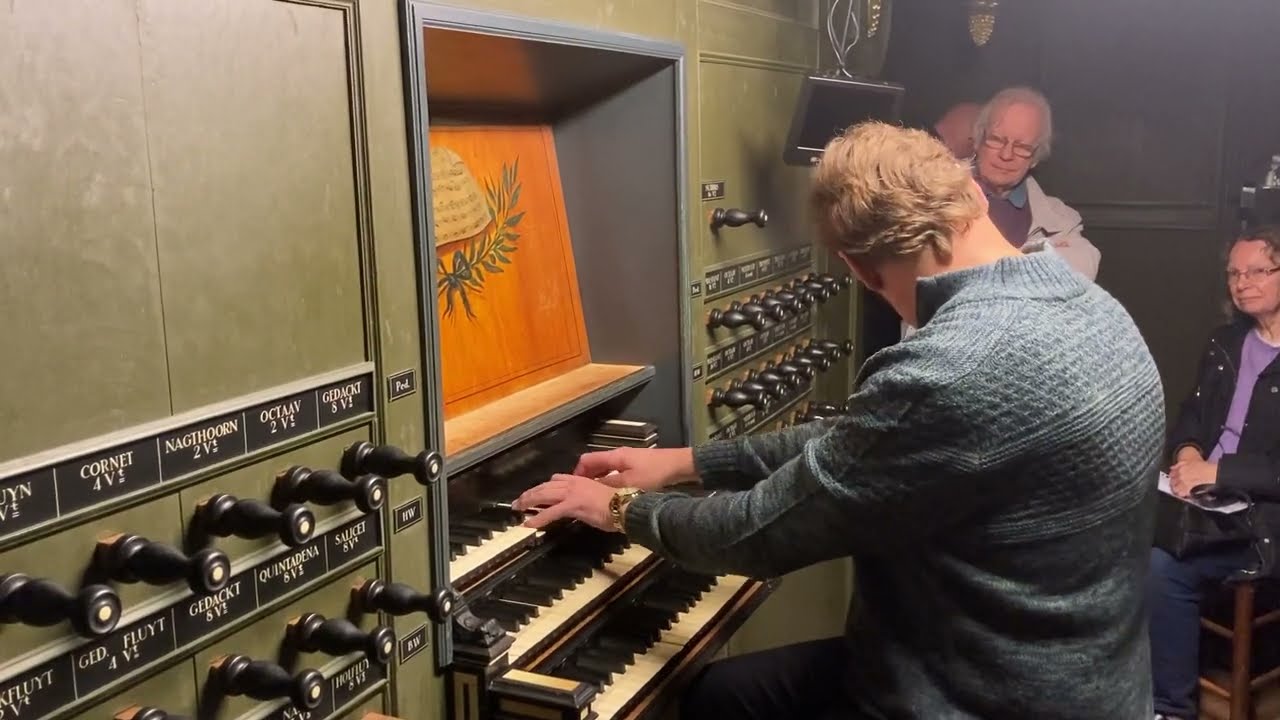 Sietze de Vries demonstrates some of the Flute stops on the Groningen Martinikerk organ