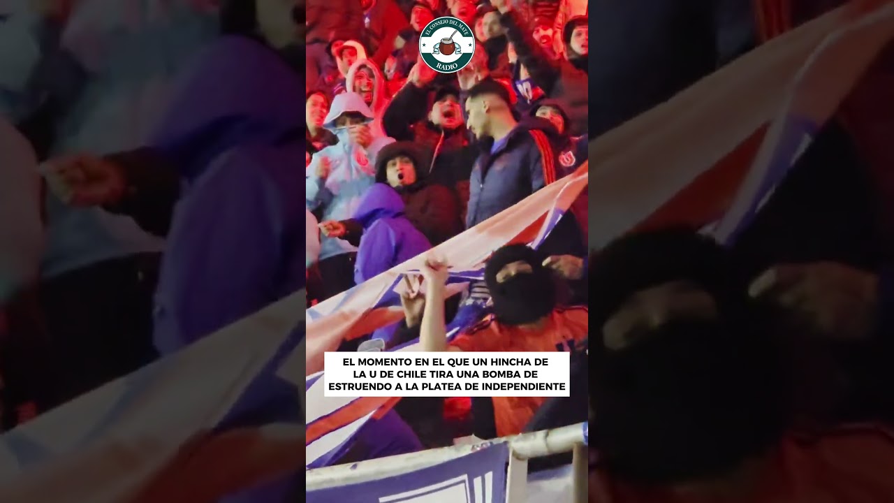 🚨 UN HINCHA DE LA U DE CHILE ARROJA UNA BOMBA DE ESTRUENDO A LA PLATEA DE INDEPENDIENTE #shorts