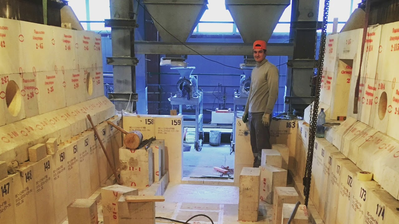 Refractory works at the glass furnace