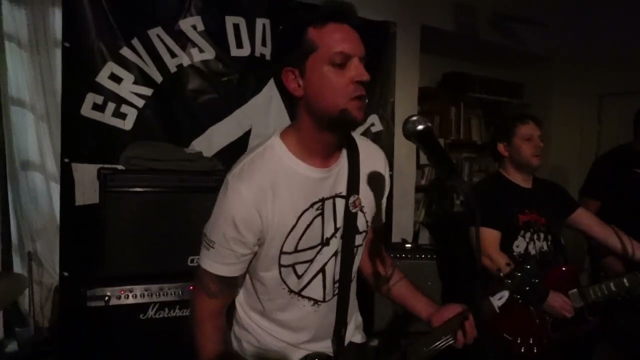 BASTARDOS DO ESPIRITO SANTO - Estrada de Fogo + Flor de Carne e Sangue (live Cooperativa Mula)