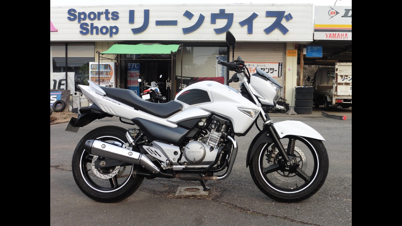 SUZUKI　GSR250　白