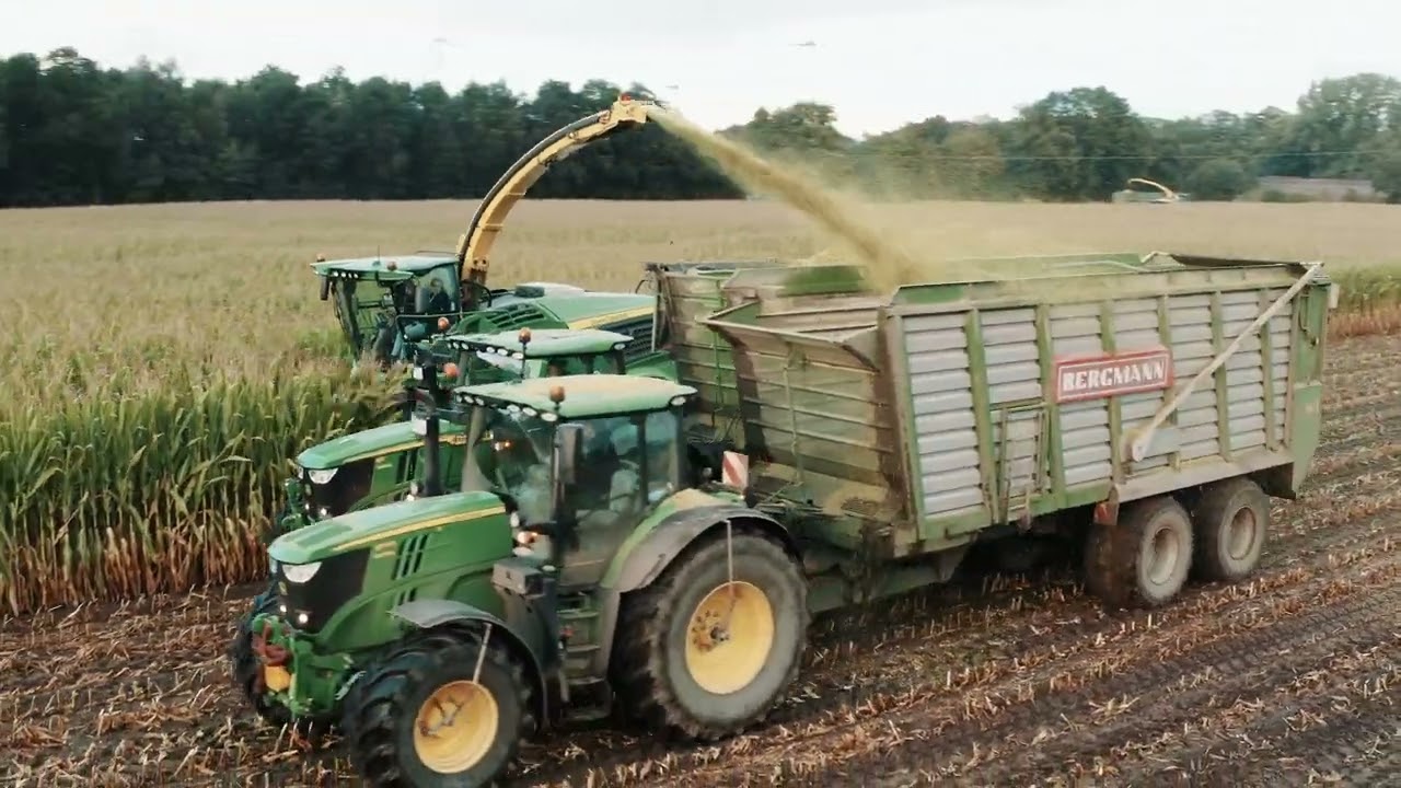 Maishäckseln mit 5 John Deere Häckslern