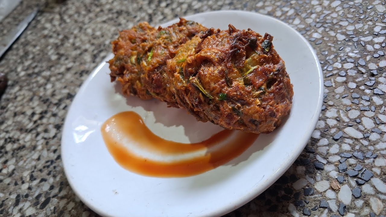 সন্ধ্যা বেলা মুখরোচক কিছু খেতে বিনিয়ে নেন সজনে ফুলের পকোড়া