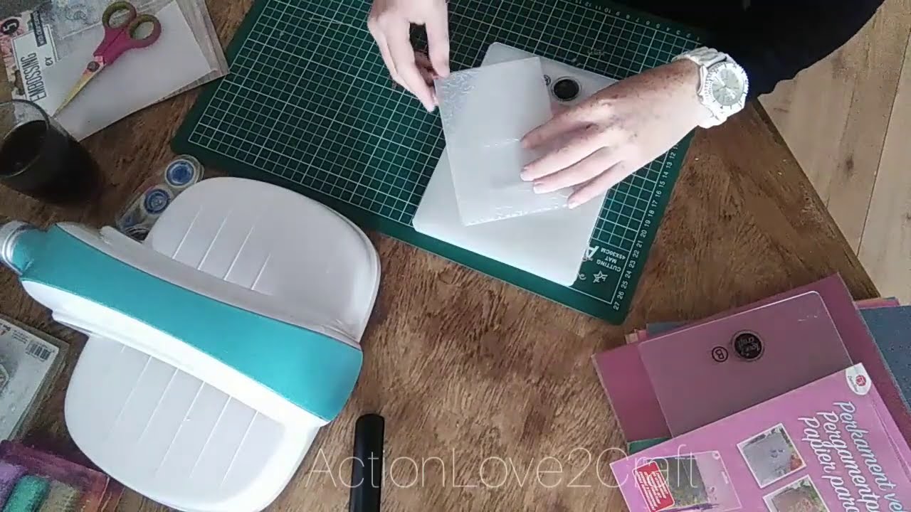 Embossen met Perkament papier Action Love2Craft