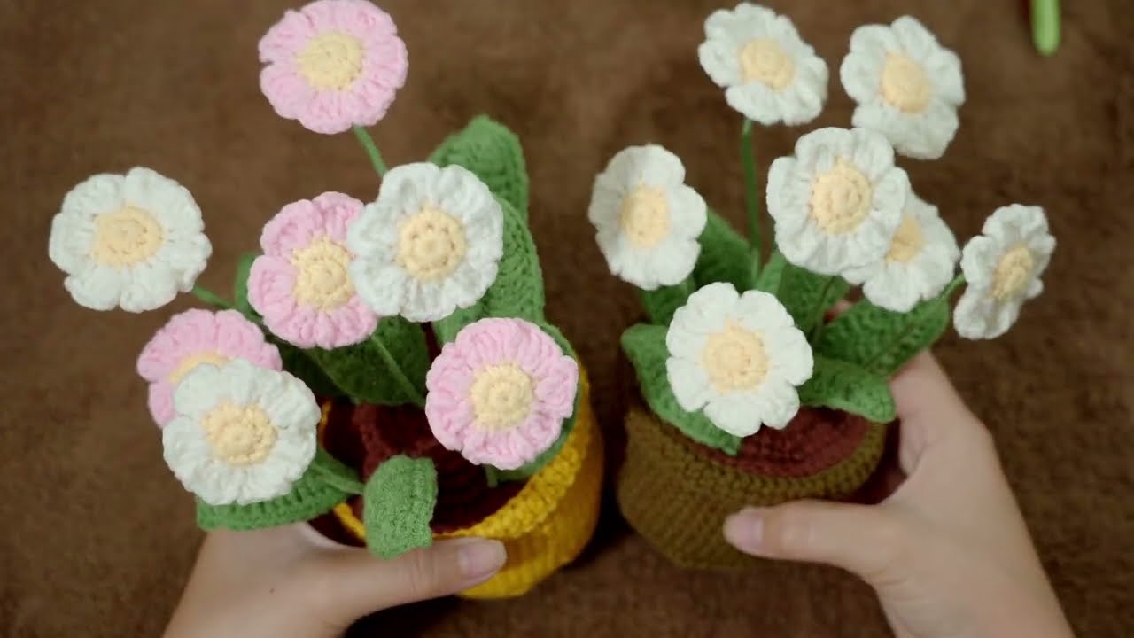 How to crochet Daisy flowers in a pot tutorial.