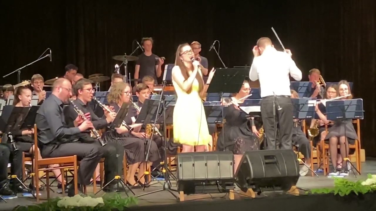 Pihalni orkester Alpina Žiri in Saša Kristan - V Ljubljano